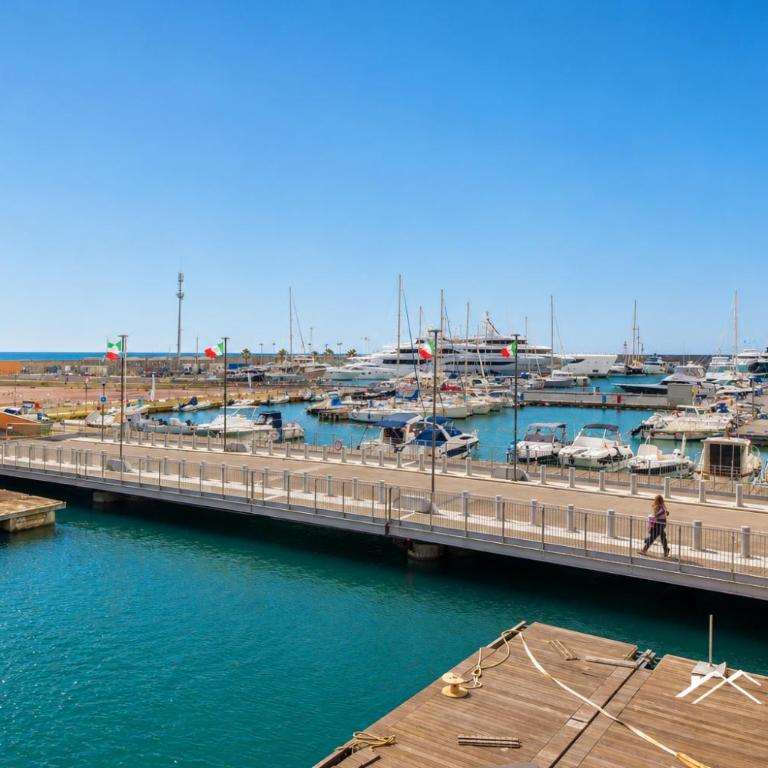 Waterfront Lux •1BR •A/C • Gym • Parking • By Tilo - Appartamento con 1 Camera da Letto e Terrazza - 28