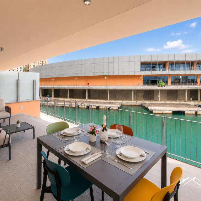 Waterfront Lux •1BR •A/C • Gym • Parking • By Tilo - Appartamento con 1 Camera da Letto e Terrazza - 30