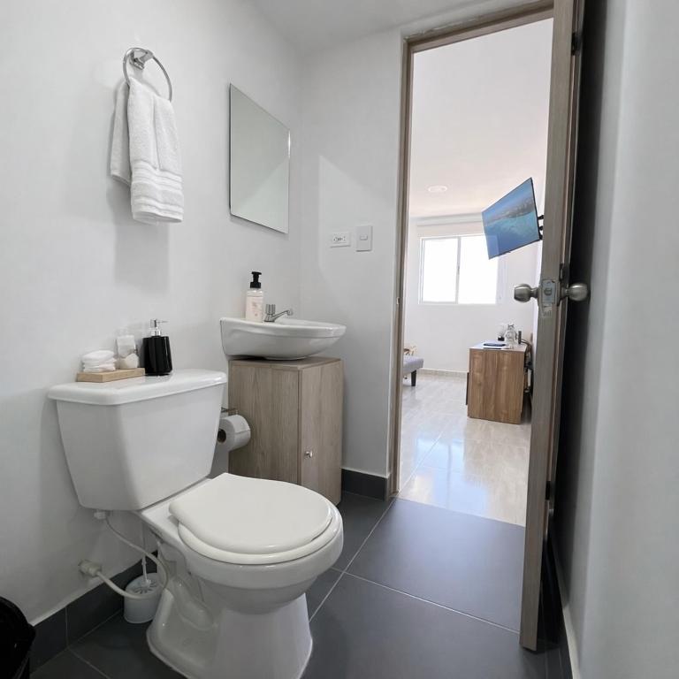 Sea Whisper, Seaview & AC Bedrooms - Two-Bedroom Apartment with Sea View - 14