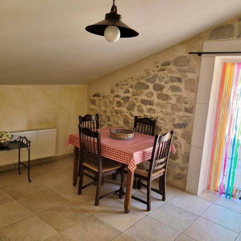 Gîte de la Source, Domaine de la Méouge, piscine et accès direct rivière - Appartement 1 Chambre - 11
