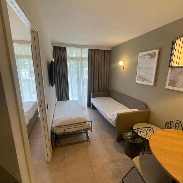 Ponient Dorada Palace by PortAventura World - Available rates with tickets to PortAventura Park & Ferrari Land - Appartement (2 Adultes + 1 Enfant) - Vue sur Piscine - 7