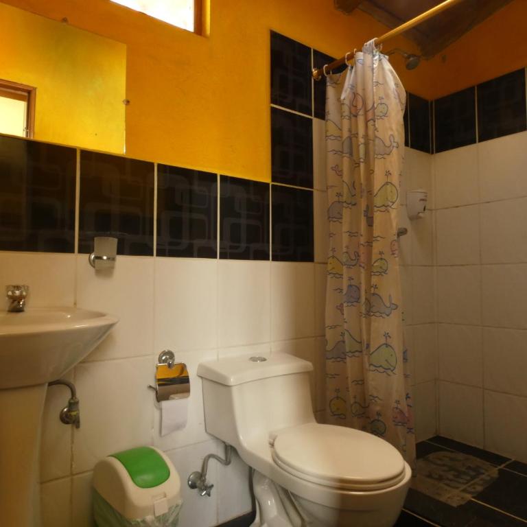 Hostal el Vaquero - Bed in 4-Bed Dormitory Room - 2