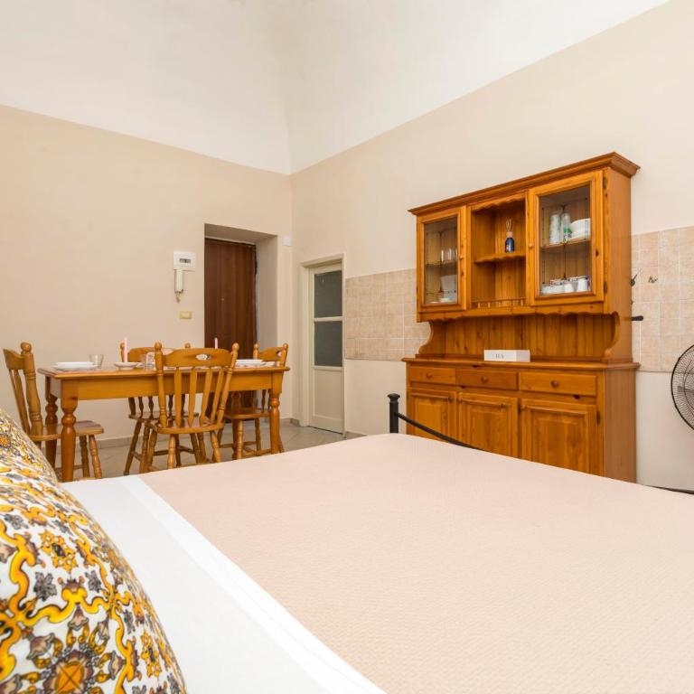 Agathea - Two-Bedroom Deluxe Apartment with Balcony - 8