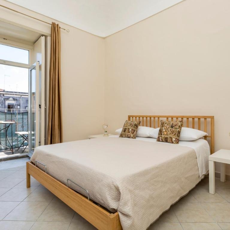 Agathea - Two-Bedroom Deluxe Apartment with Balcony - 13