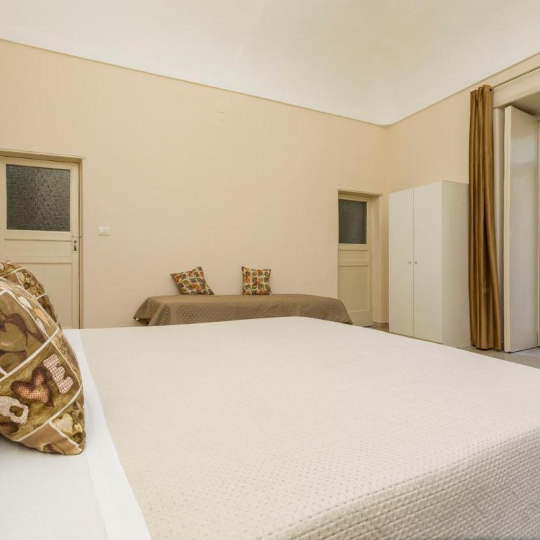 Agathea - Two-Bedroom Deluxe Apartment with Balcony - 16