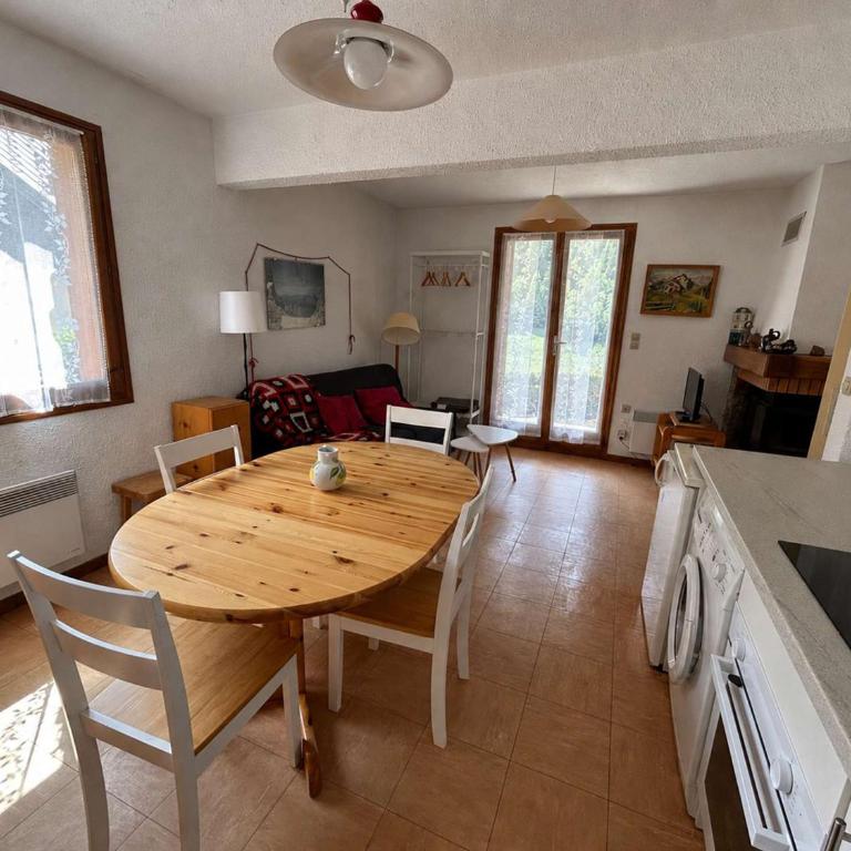 T3 cosy avec cheminée, pour 4-5 pers., skis aux pieds, terrasse sud/ouest, calme à Arêches-Beaufort - Two-Bedroom Apartment - 13