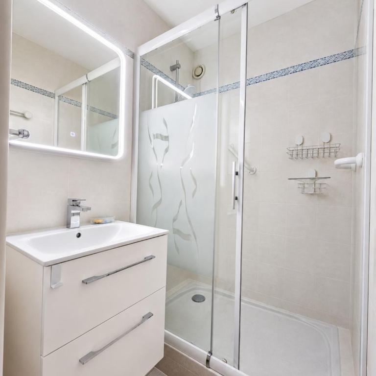 Appt 8 pers vue mer & piscine - 10 minutes de Cannes - Appartement - 21
