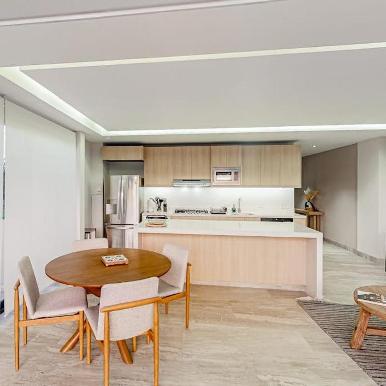 Downtown Condo with Great Views, Shared Pool, Hot Tub, & Grill - Vacation Home - 6