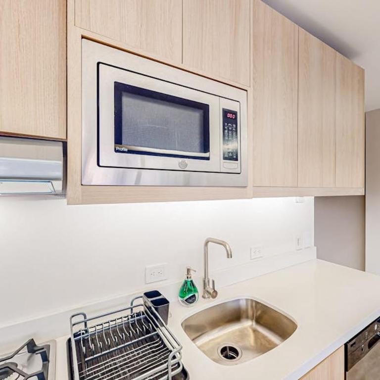 Downtown Condo with Great Views, Shared Pool, Hot Tub, & Grill - Vacation Home - 11