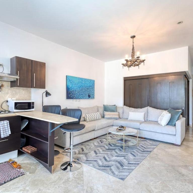 Charming & sunlit condo with pool & balcony - near golf, beaches, & nightlife - Vacation Home - 5