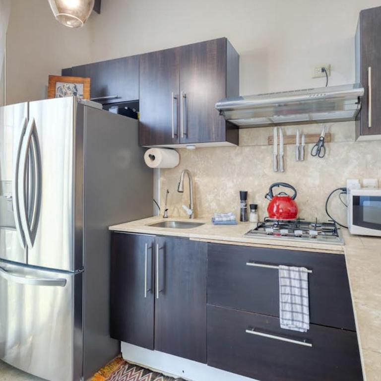 Charming & sunlit condo with pool & balcony - near golf, beaches, & nightlife - Vacation Home - 11