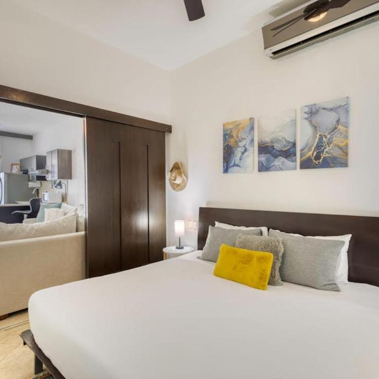 Charming & sunlit condo with pool & balcony - near golf, beaches, & nightlife - Vacation Home - 15