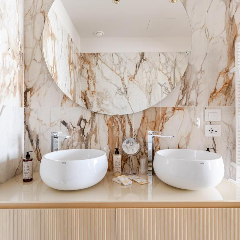 Palazzo Poste Suites - Deluxe King Room - 6