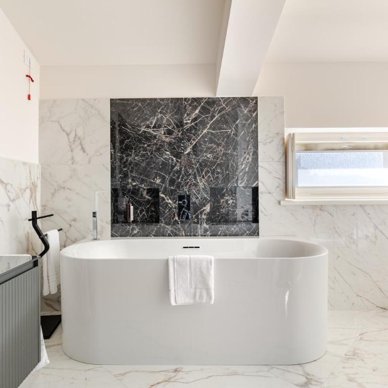 Palazzo Poste Suites - Deluxe Room - 4