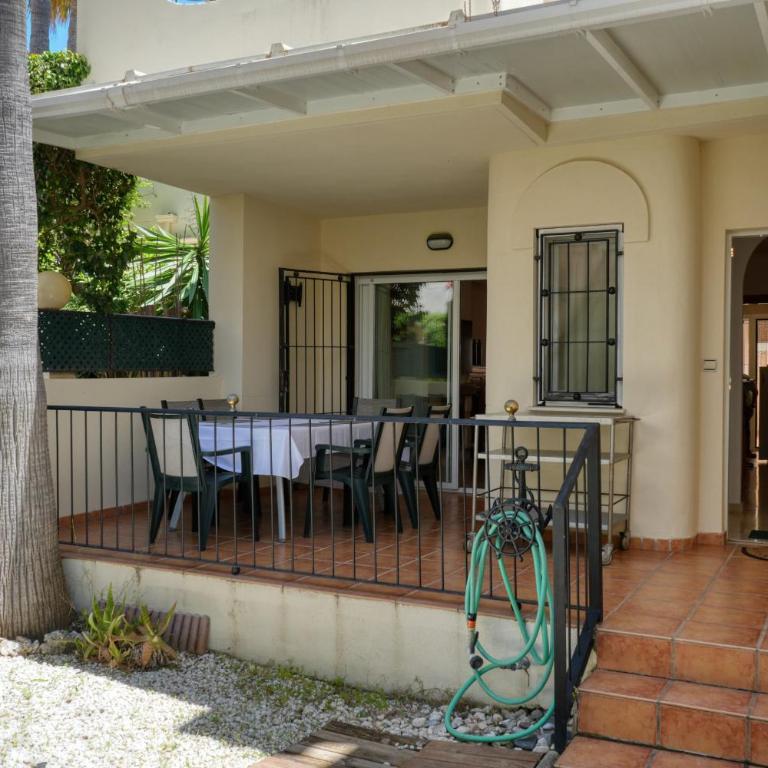 3160 Elegant Seafront House - Three-Bedroom House - 15