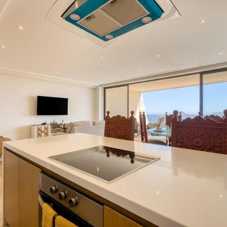Charming Coastal Resort with Ocean Views, Pool, Gym and Shared Amenities - Casa - 12