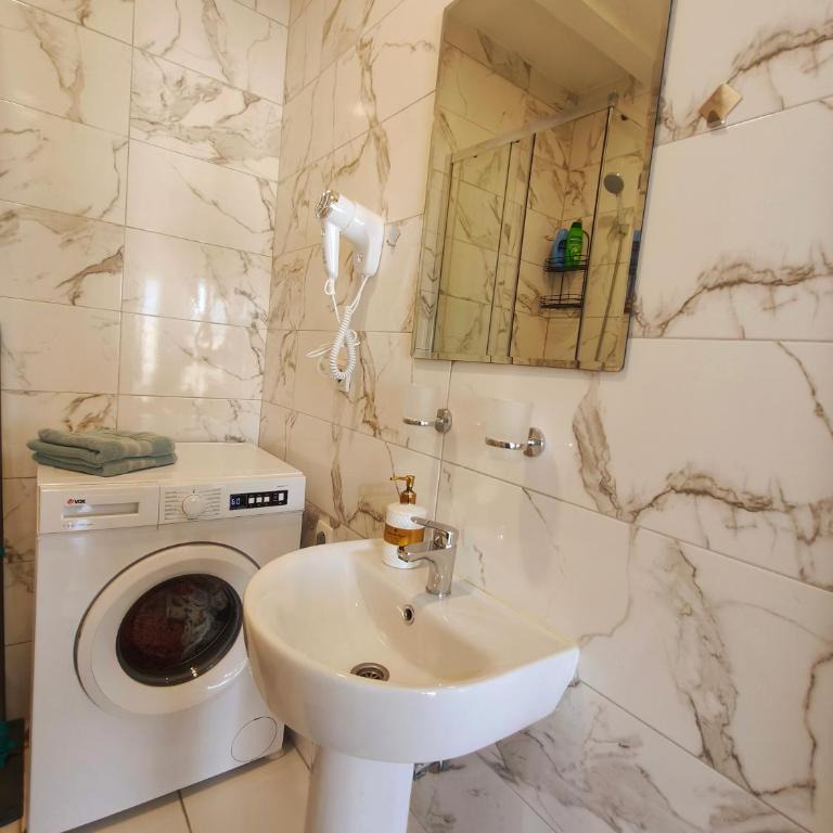 Good Inn - Studio Apartment with Sea View - 12