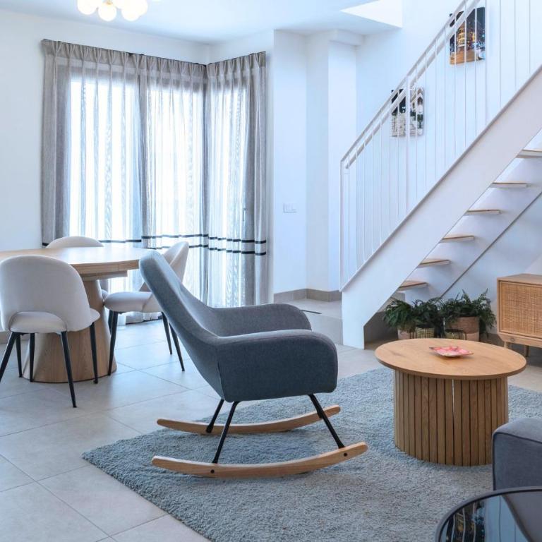Stylish City-Centre Apartment with Private Terrace, Pool & Parking - Appartement - 1