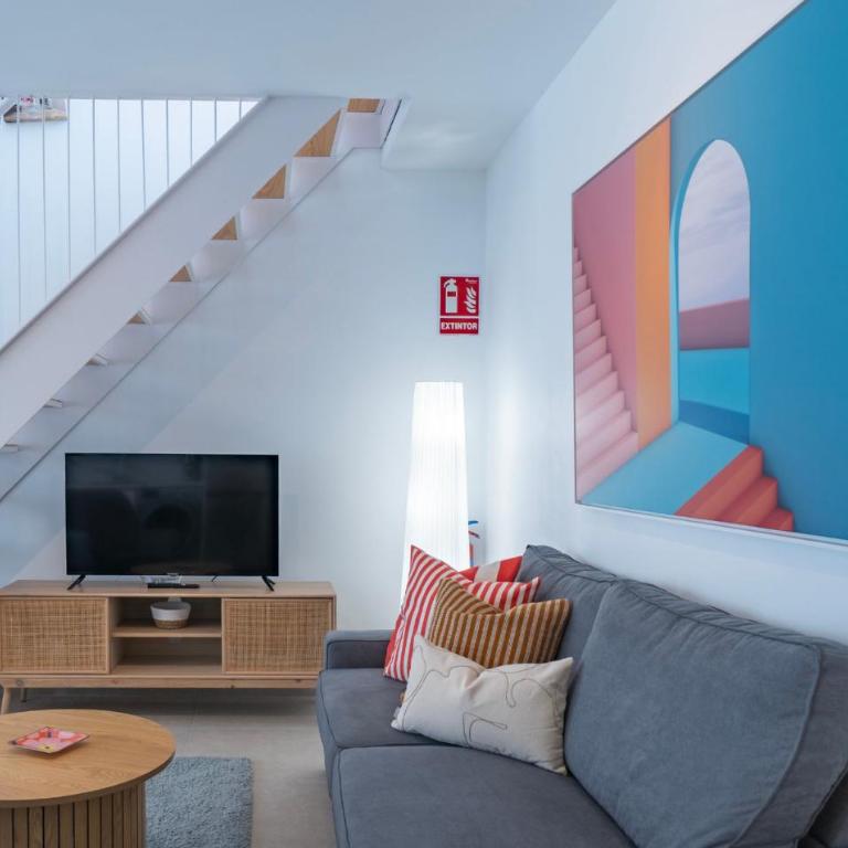 Stylish City-Centre Apartment with Private Terrace, Pool & Parking - Appartement - 3