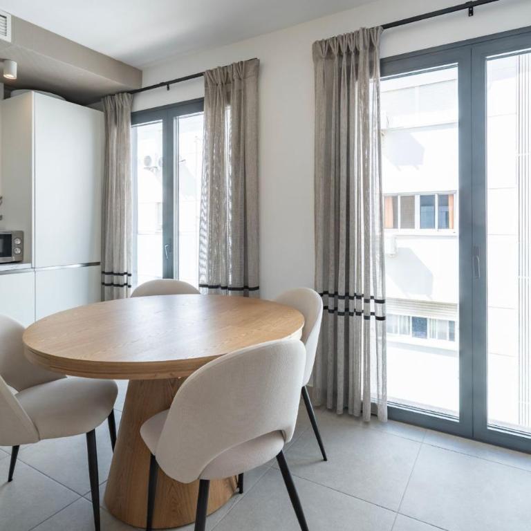 Stylish City-Centre Apartment with Private Terrace, Pool & Parking - Appartement - 7