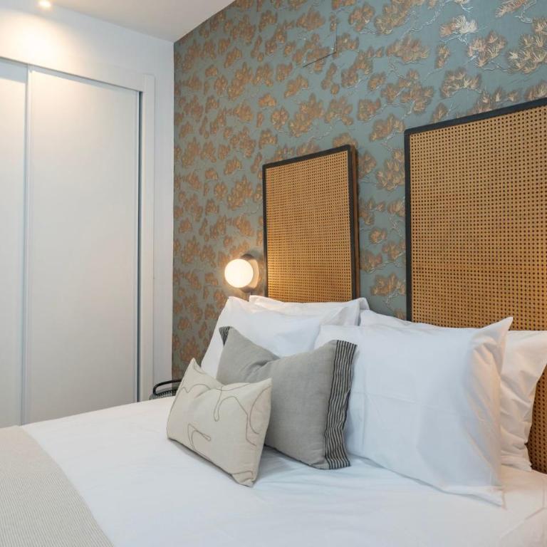 Stylish City-Centre Apartment with Private Terrace, Pool & Parking - Appartement - 12