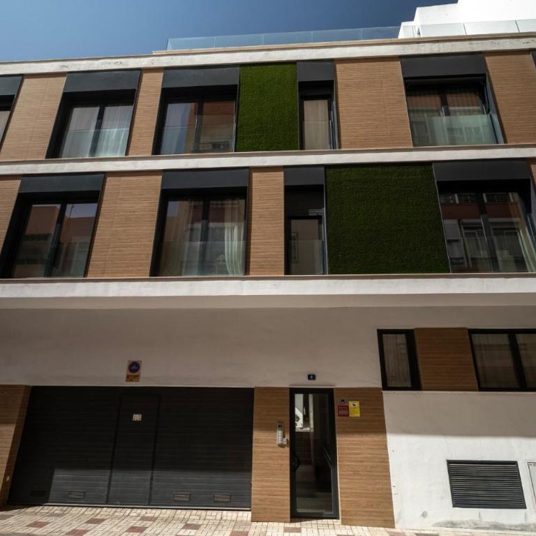 Stylish City-Centre Apartment with Private Terrace, Pool & Parking - Appartement - 18