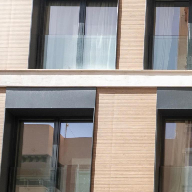 Stylish City-Centre Apartment with Private Terrace, Pool & Parking - Appartement - 23