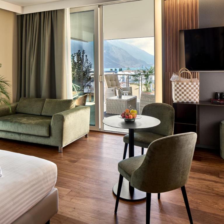 Hotel Kristal Palace - Tonelli Hotels - Adult Friendly - Attic Room with Lake View - 4