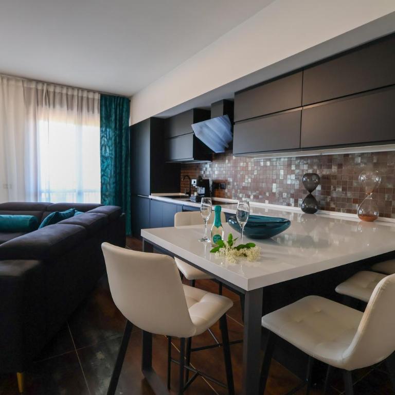 Blu Petrolio Stay-Karabas Apartments-parcheggio - Appartamento con 2 Camere da Letto e Terrazza - 60