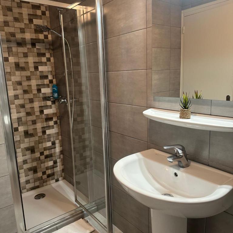 Les Suites du Quai - Chambre Double avec Salle de Bains Privative - 5