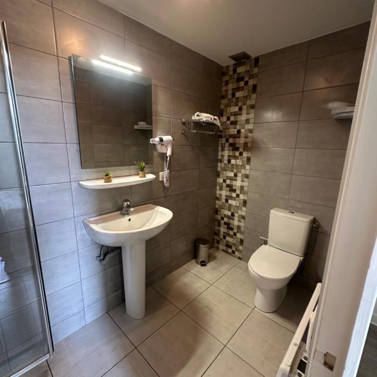 Les Suites du Quai - Chambre Double avec Salle de Bains Privative - 6