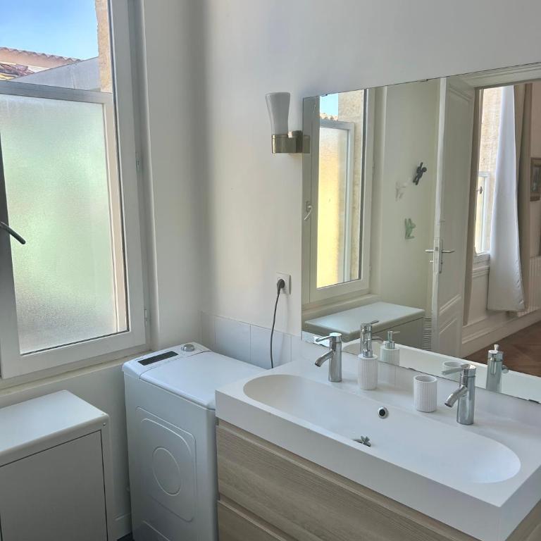 Fantastic 3-Room apartment heart of les Chartrons - Bordeaux - Two-Bedroom Apartment - 52