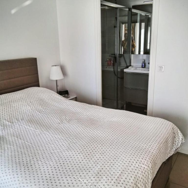 Le Patio Azur Piscine, soleil et parking gratuit - One-Bedroom Apartment - 7