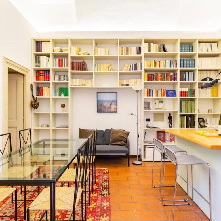 Secret Garden House - Cozy Apartment with Private Patio in Brescia Historic Centre - One-Bedroom Apartment - 10