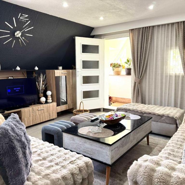The Secret Garden Retreat - One-Bedroom House - 3
