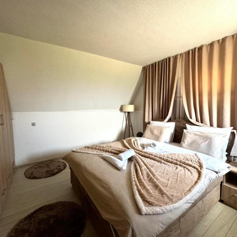 The Secret Garden Retreat - One-Bedroom House - 10