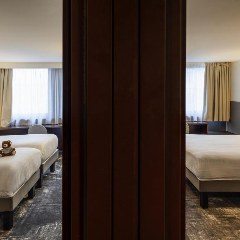 Mercure Paris Gare Montparnasse TGV - Chambre Familiale avec 1 Lit Double et 2 Lits Simples - 3