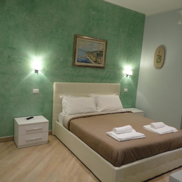 Guest House Le Tre Spezie - Camera Matrimoniale - 9