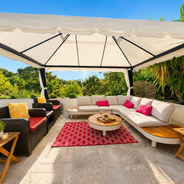 Luxury Getaway - Modern Villa with pool and AC - Villa - 9