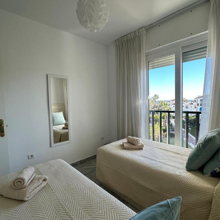 Lorcrimar III Apartment with Sea Views, Pool, Paddle Courts and Parking - Two-Bedroom Apartment - 2