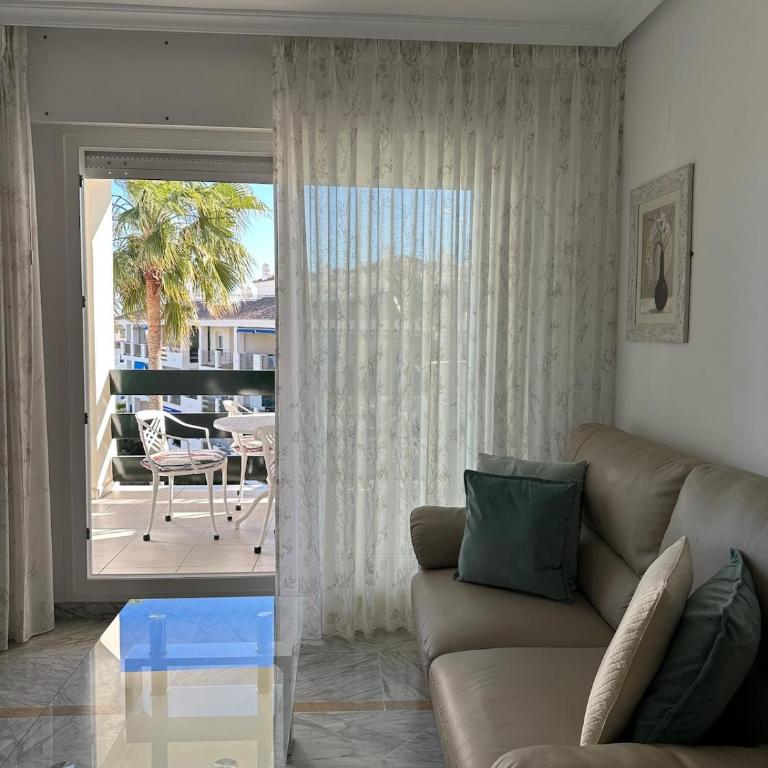 Lorcrimar III Apartment with Sea Views, Pool, Paddle Courts and Parking - Two-Bedroom Apartment - 5