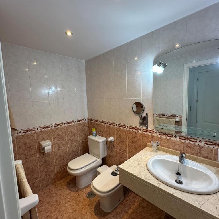Lorcrimar III Apartment with Sea Views, Pool, Paddle Courts and Parking - Two-Bedroom Apartment - 9