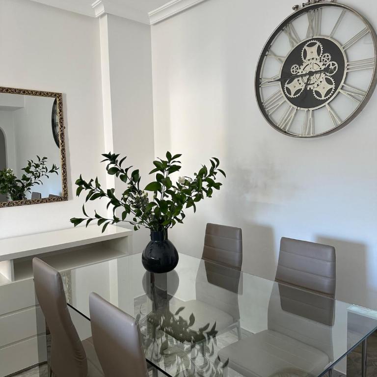Lorcrimar III Apartment with Sea Views, Pool, Paddle Courts and Parking - Two-Bedroom Apartment - 12