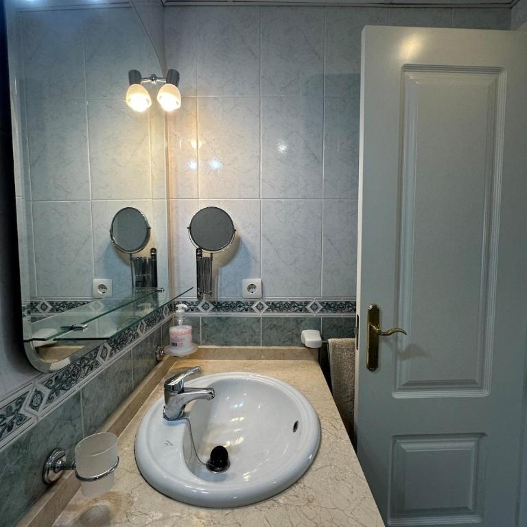 Lorcrimar III Apartment with Sea Views, Pool, Paddle Courts and Parking - Two-Bedroom Apartment - 15