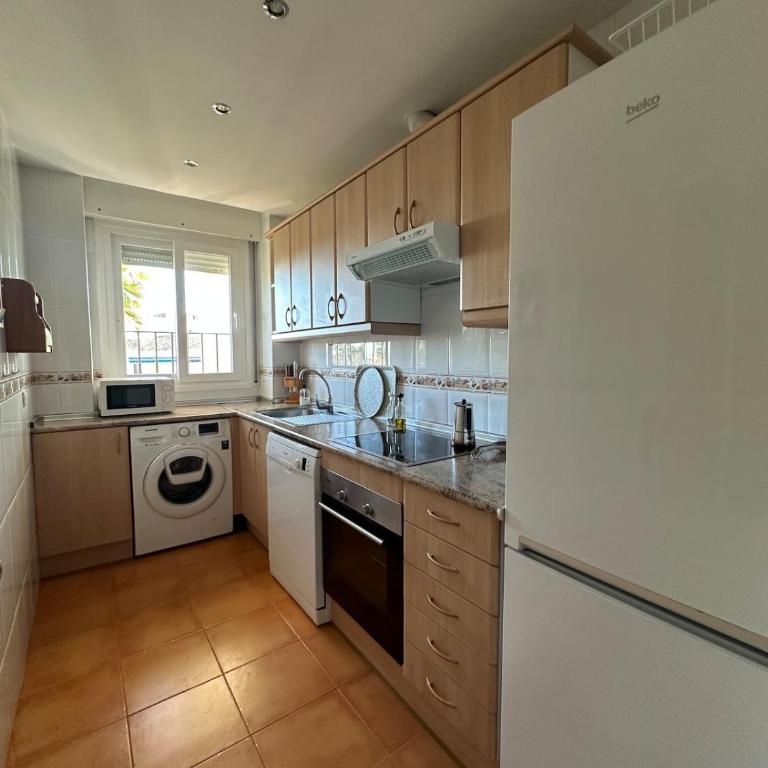 Lorcrimar III Apartment with Sea Views, Pool, Paddle Courts and Parking - Two-Bedroom Apartment - 16