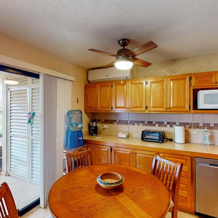 Inviting Apartment across from the Beach with Pool, Grill, Balcony & Golf nearby - Casa - 4