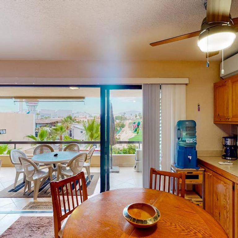 Inviting Apartment across from the Beach with Pool, Grill, Balcony & Golf nearby - Casa - 5