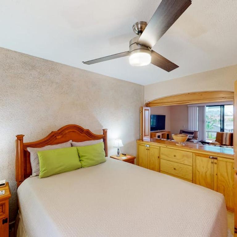 Inviting Apartment across from the Beach with Pool, Grill, Balcony & Golf nearby - Casa - 13