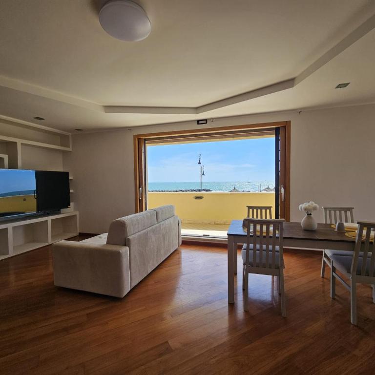 Dream & Fly Sea Colors - Three-Bedroom Apartment - 5