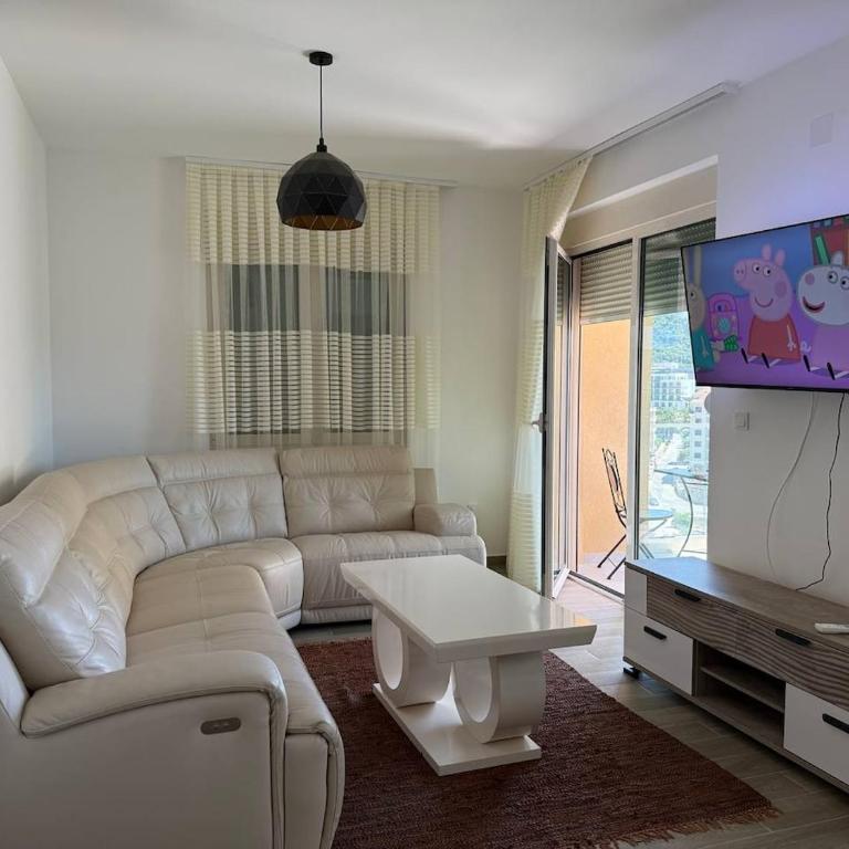 Modern 2-Bedroom Apartment, Becici, Budva - Apartman sa 2 Spavaće Sobe i Balkonom - 1